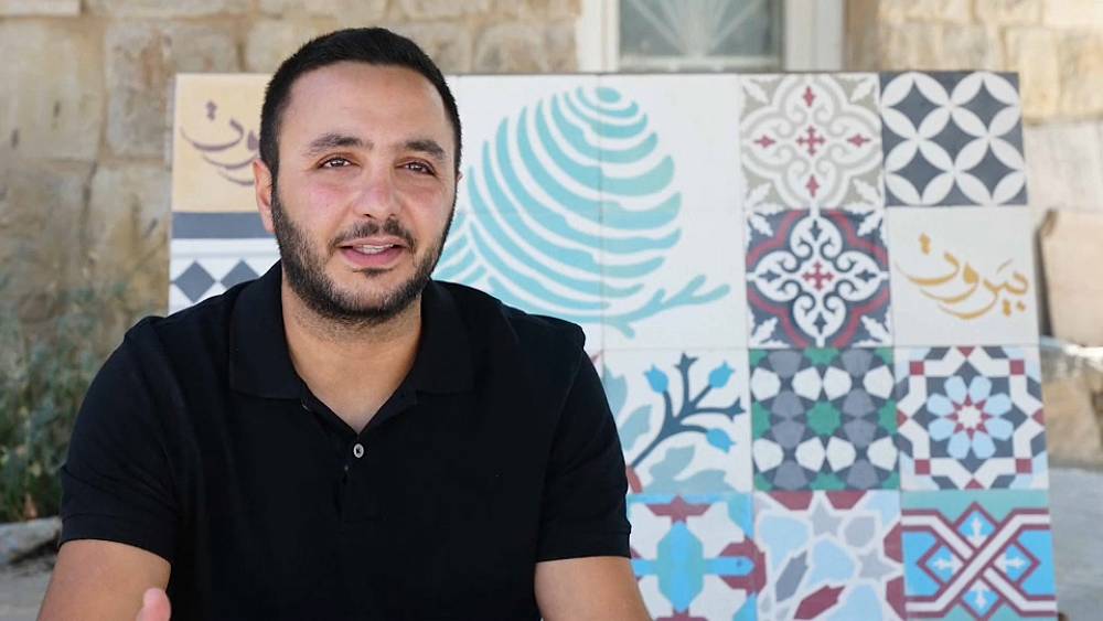 شاهد: لبناني يسعى للحفاظ على تراث صناعة البلاط بالرغم من الأزمات المتعاقبة