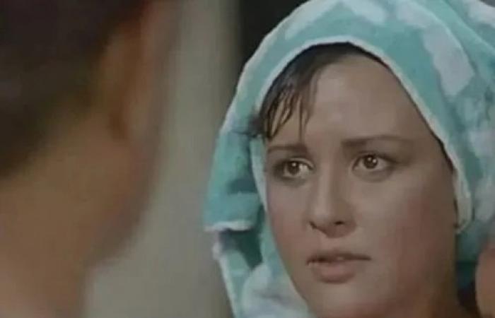 شاهد .. معالي زايد تعترف في لحظة ضعف وخوف وبعد اصرار ان المشهد في هذا الفيلم الممنوع لم يكن تمثيلاً والمخرج استمتع بمشاهدتها مع البطل حتى النهاية !