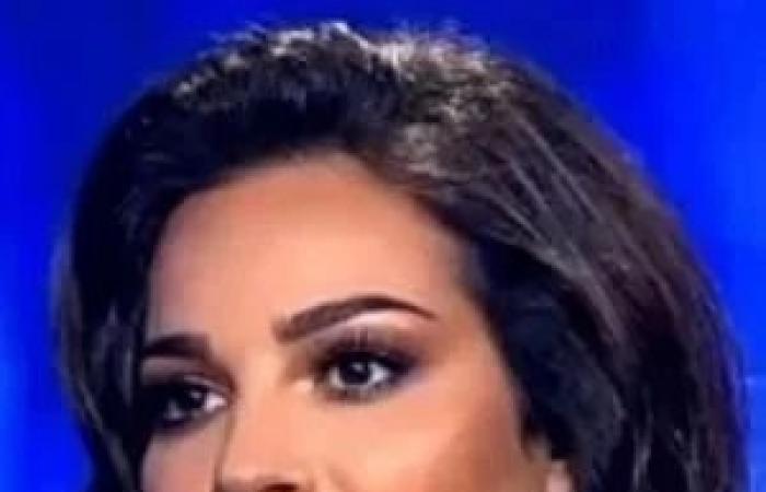 شاهد .. نادين نجيم على السرير دون ملابس وتكشف عن خلفيتها بفيديو فاضح