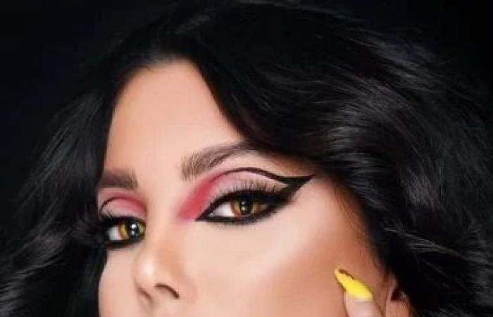 شاهد .. يمنع دخول اصحاب القلوب الضعيف .. ملكة الإغراء رولا يموت تثير جمهورها بمايوه شفاف غاية في الجرأة كشف ما تحته بكل وضوح