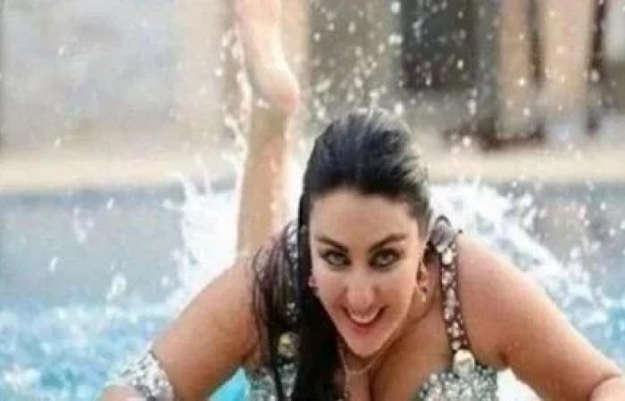 صافيناز تستعرض صدرها العاري برفعه على دركسيون البيتش ..اتفرج