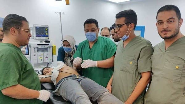 صور لا تصدق.. استخراج إطار قيادة دراجة من بطن طفل بمصر