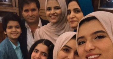 طبيب بالشرقية يفاجأ بأسرته ضمن ضحايا قطار الصالحية ويكتب تقرير وفاة ابنته