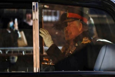 طبيب يكشف سبب إصابة الملك تشارلز الثالث بتورم شديد في الأصابع • صحيفة المرصد