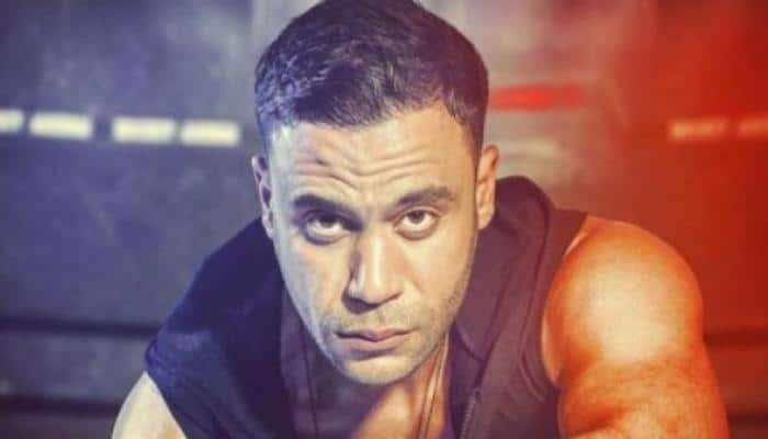 ظهر بوزن زائد.. اعرف حقيقة فيديو محمد إمام الذي صدم جمهوره