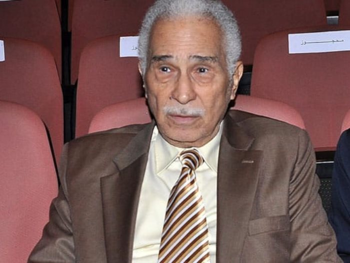 "عاد للحياة".. نجل عبد الرحمن أبو زهرة يكشف تطورات حالة والده الصحية