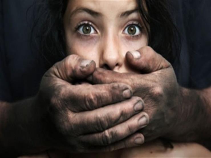 عاشرها معاشرة الأزواج.. إحالة أوراق المتهم باغتصاب ابنة زوجت
