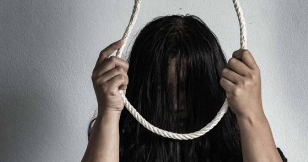 فتاة تنهي حياتها بعد أن إكتشفت أنها مصابة بهذا المرض