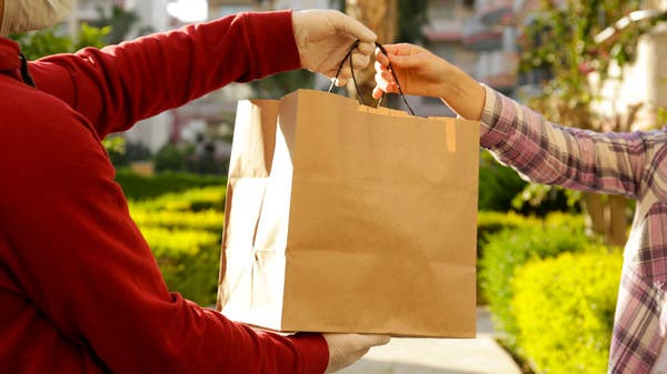 فيديو متداول لرجل طائر يقوم بتوصيل الطلبات في السعودية