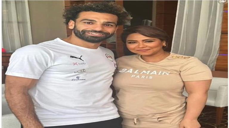 شقيقة فنانة تنشر صورا جديدة تجمع محمد صلاح وشيرين عبد الوهاب