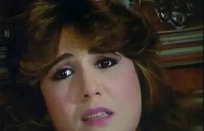 قلت هو كده التمثيل وقعدت أصوت بهستيريه على السرير والمخرج لم يهتم ويواصل التصوير!!