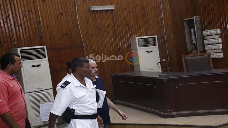 ردد "لا حول ولا قوة إلا بالله".. كواليس ظهور المتهم بـ"مذبحة الريف الأوروبي" في المحكمة