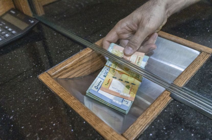 لبنان يضاعف الدولار الجمركي 10 مرات ويزيد الرواتب ضعفين