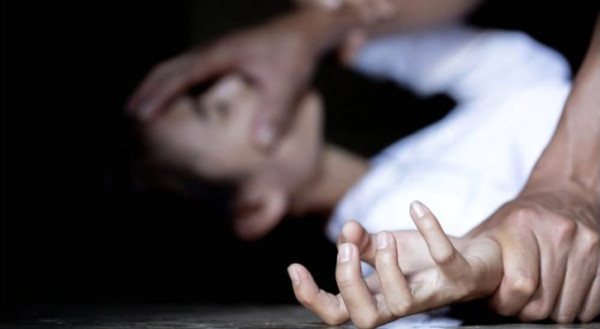 لهذا السبب.. مصري يقتل زوجته بـ30 طعنة ويصيب حماته المسنة