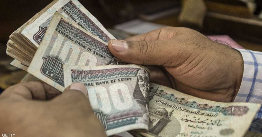 ما أسباب تراجع التحويلات الدولارية من المصريين في الخارج؟