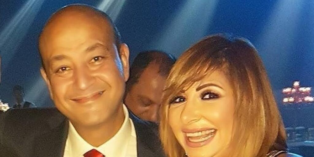 "ما يغركش شكلهم في التلفزيون".. صورة قديمة لـ "عمرو أديب وزوجته لميس الحديدي" قبل الشهرة وعمليات التجميل!! لن تصدق ما ستراه عيناك!!