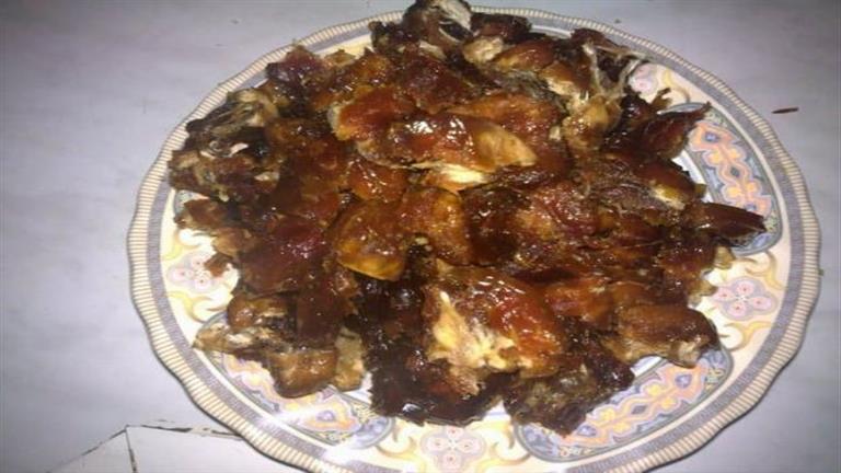 ماذا يحدث لجسمك إذا تناولت البلح الأسود بالسمن البلدي؟