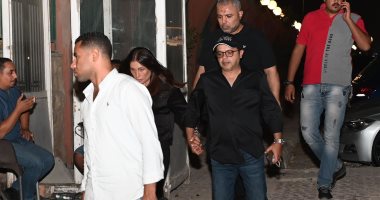 محمد هنيدى وماجدة زكي وأحمد بدير يقدمون واجب العزاء فى زوجة خالد زكي.. صور