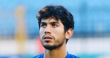 مدافع الأهلي يعلن انتهاء إعارته إلى سموحة