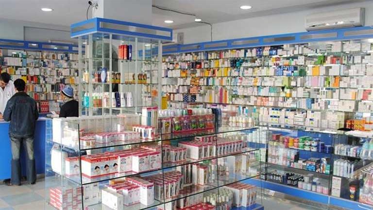 مديونيات بالملايين.. هل تتوقف البنوك عن تمويل سلاسل الصيدليات وقطاع الأدوية؟