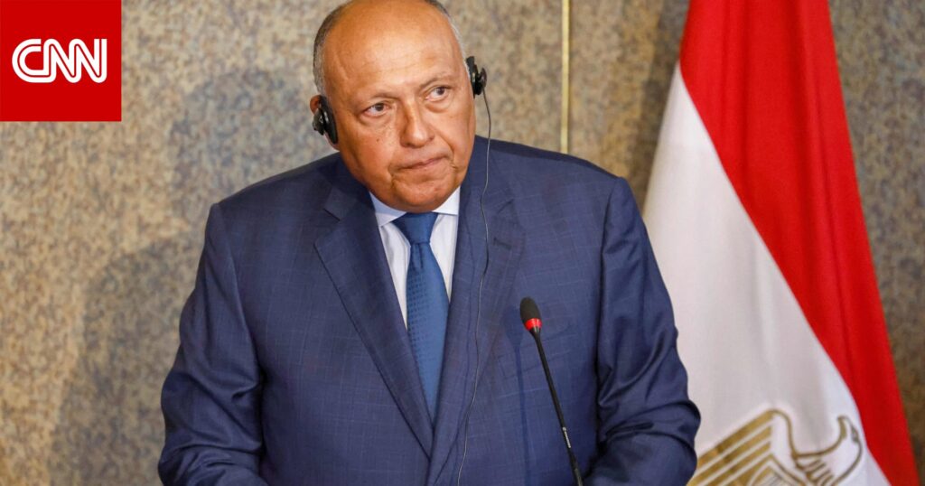 مصر.. تداول فيديو لحظة انسحاب سامح شكري من الاجتماع العربي في القاهرة