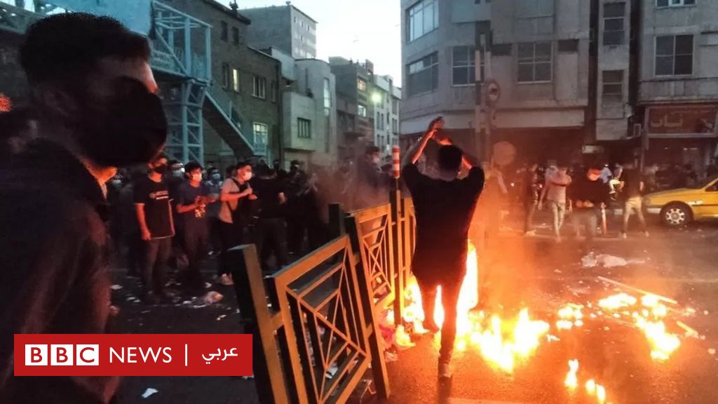 مهسا أميني: الشرطة الإيرانية تشتبك مع متظاهرين وسط اشتعال الاضطرابات بعشرات المدن