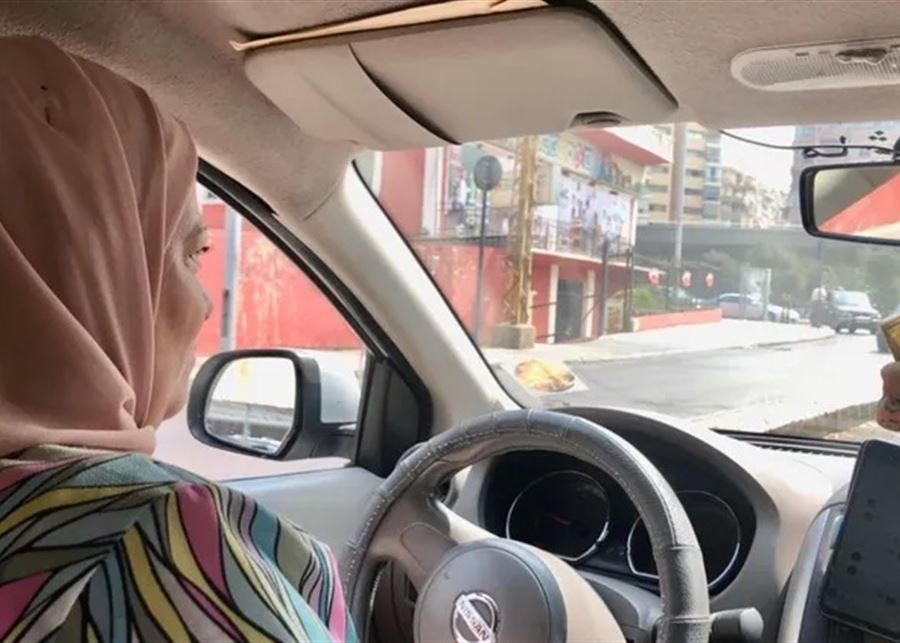 نجاح.. سائقة "تاكسي" تتحدى أزمة لبنان و"النظرة الذكورية"
