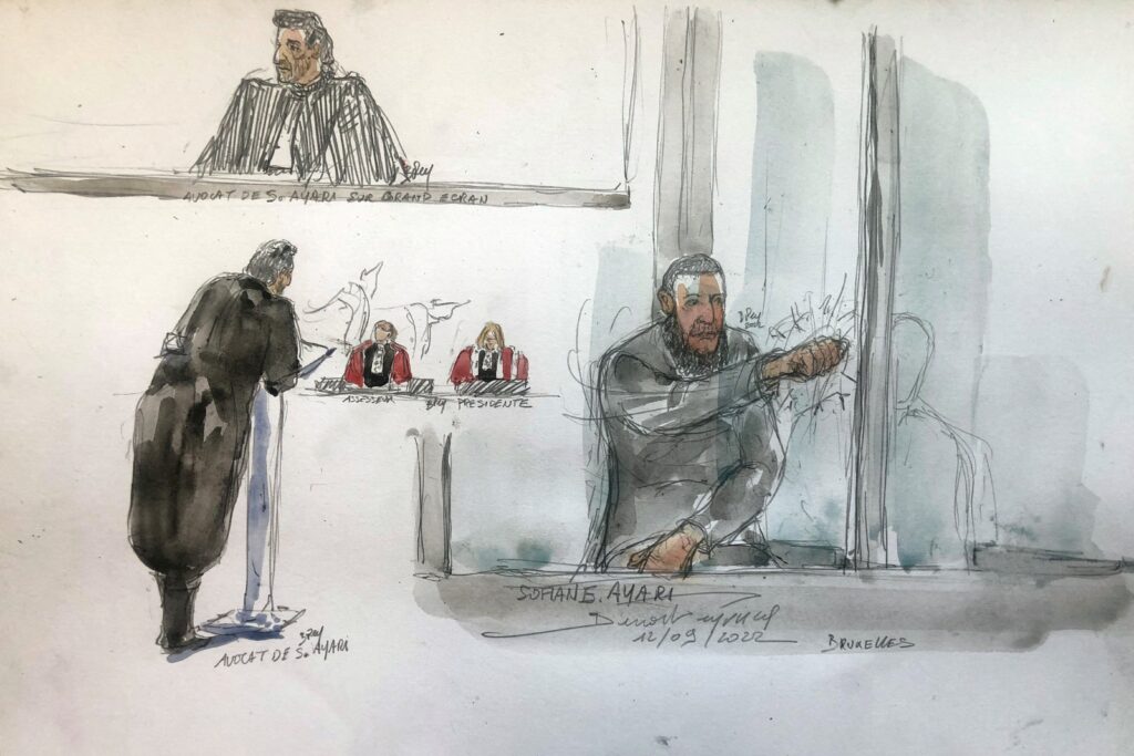 "نحن كالكلاب".. عبد السلام ومتهمون ينددون بالمحاكمة باعتداءات بروكسل