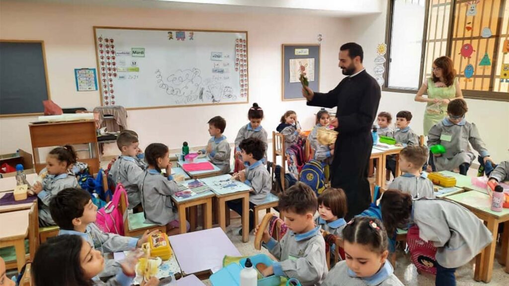 هيئة "مساعدة الكنيسة المتألمة" ستساعد ثلاثين ألف تلميذًا في لبنان
