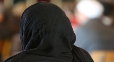 وصفها ب "البقرة " …تفاصيل الحكم بسجن امرأة صورت رجل وزوجته داخل مطعم شهير في جدة