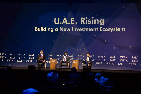 وكالة أنباء الإمارات - بن طوق: الإمارات تُؤسس لمرحلة جديدة من النمو المستدام قائمة على الانفتاح والمرونة والسياسات الاستباقية