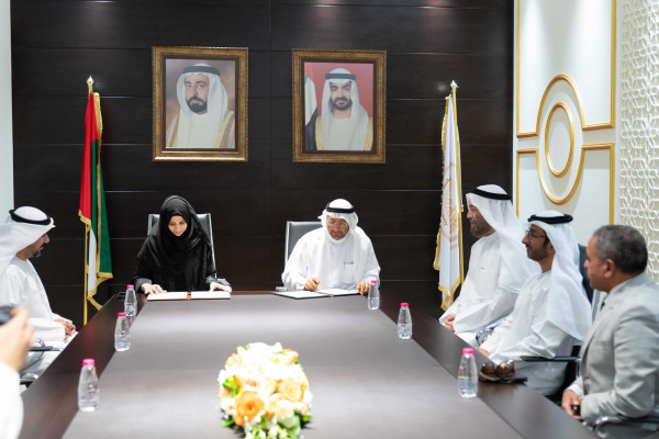 وكالة أنباء الإمارات - تفاهم بين الجامعة القاسمية ودائرة الخدمات الاجتماعية بالشارقة
