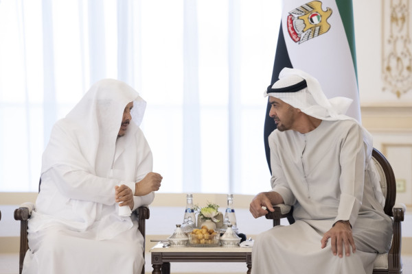 وكالة أنباء الإمارات - رئيس الدولة يستقبل رئيس مجلس الشورى في المملكة العربية السعودية