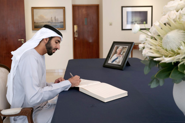 وكالة أنباء الإمارات - شخبوط بن نهيان والوزراء وكبار المسؤولين يقدمون التعازي في وفاة الملكة إليزابيث الثانية