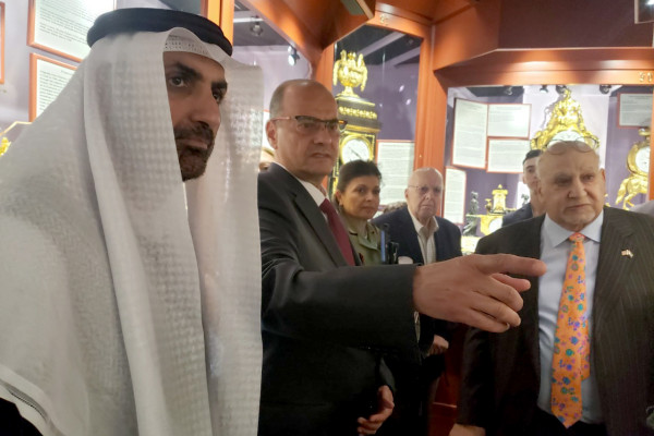 وكالة أنباء الإمارات - عبدالعزيز النعيمي يدشن أول متحف للساعات النادرة في شيكاغو