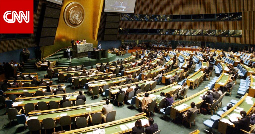 يحضر مباراة كرة قدم في الجمعية العامة.. دبلوماسي عراقي يثير غضبا واسعا والخارجية تُعلق