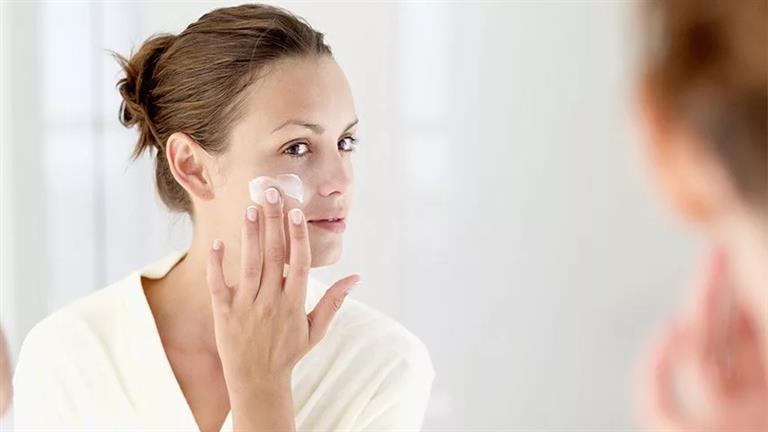 9 منتجات تجميل تستخدمها نجمات الفن