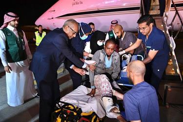 أخبار 24 | إنفاذًا لتوجيهات خادمِ الحرمين.. وصول مصابي الحادث الإرهابي في الصومال لتلقي العلاج (فيديو وصور)