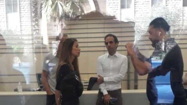 أريد أموالي.. نائبة لبنانية تعتصم في مصرف لإجراء جراحة