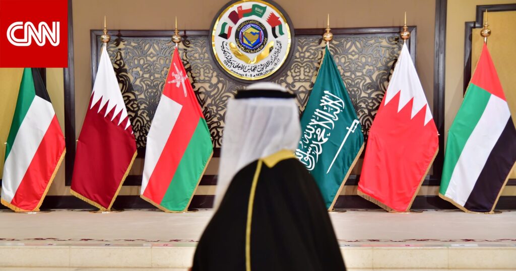 أكاديمي إماراتي يرد على كاتب سعودي بشأن "الوحدة الخليجية" ويستشهد بتجربة أوروبا
