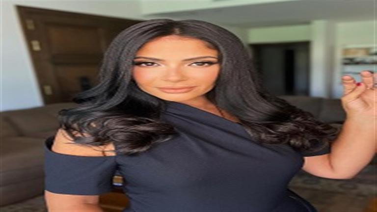 أول رد من منى زكي على نادية الجندي