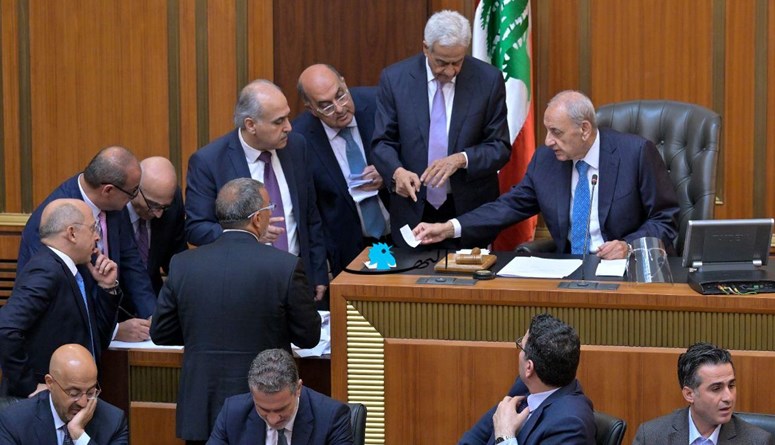 إشكالية نصاب جلسة انتخاب رئيس للجمهورية بين الـ86 نائباً أو الـ65: أيّ مصير لالتئام المجلس؟
