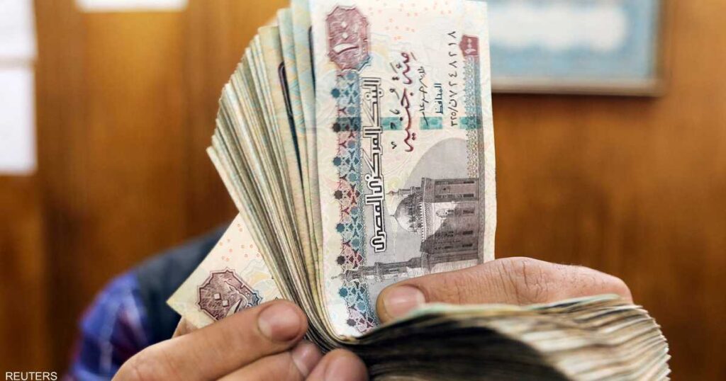 الجنيه المصري يواصل الانخفاض.. 24 جنيها للدولار