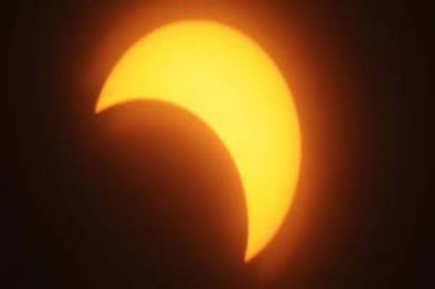 الحصيني يكشف عن الموعد المتوقع لكسوف الشمس في المملكة والمناطق المتأثرة به.. ويحذر من هذا الأمر!
