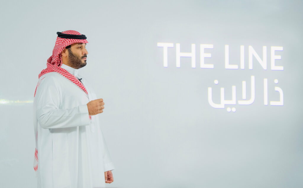 السعودية.. لقطات ترصد بدء العمل بـ"المدينة الخيالية"