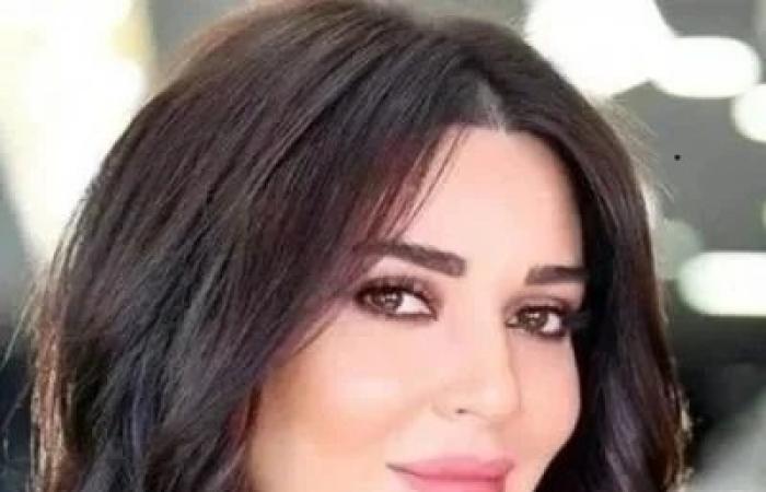 بأوقح ظهور على الأرض .. شاهد الفنانه سيرين عبدالنور تُلهب الأنترنت بمايوه بنفس لون جسدها أظهر كل شيء ولم يخفي شيء