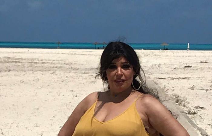 بالقصير والشفاف – فيفي عبده كلها دلع على البحر : اجدع من صافيناز