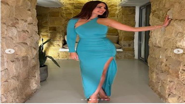 بحضور يوسف الشريف وزوجته.. درة ترقص في حفل عيد ميلاد زوجها
