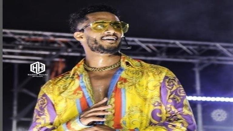 بسبب السمان.. الجمهور يلتف حول محمد رمضان ويتسبب في زحام بال