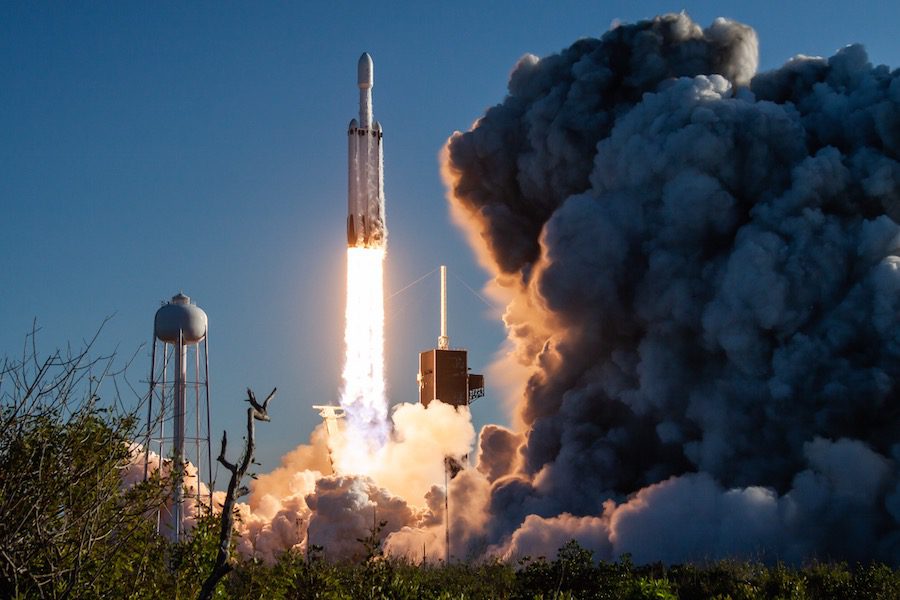بعد انتظار دام ثلاث سنوات ، يمكن إطلاق Falcon Heavy من SpaceX مرة أخرى في وقت لاحق من هذا الشهر